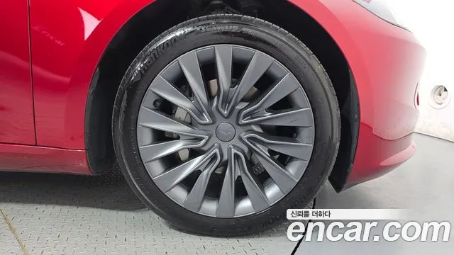 Tesla Model 3 — Фото автомобиля 18
