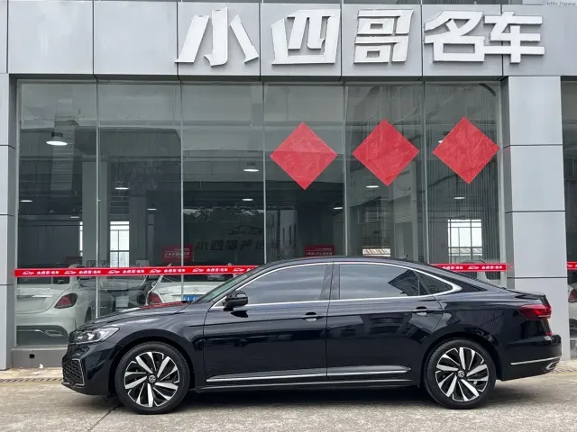 Volkswagen Passat — Фото автомобиля 3