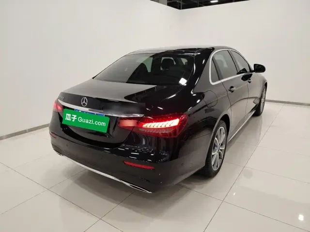 Mercedes-Benz E-Class — Фото автомобиля 4