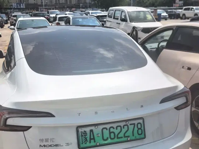 Tesla Model 3 — Фото автомобиля 5