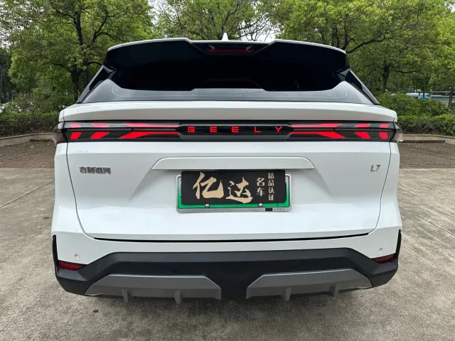 Geely Galaxy L7 — Фото автомобиля 18