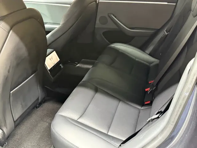 Tesla Model 3 — Фото автомобиля 10