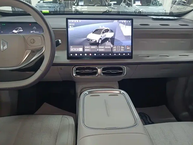 Leapmotor B10 — Фото автомобиля 12