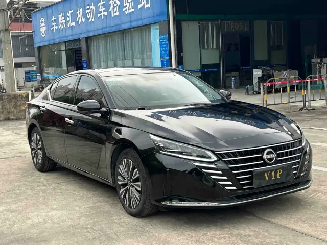 Nissan Teana — Фото автомобиля 3