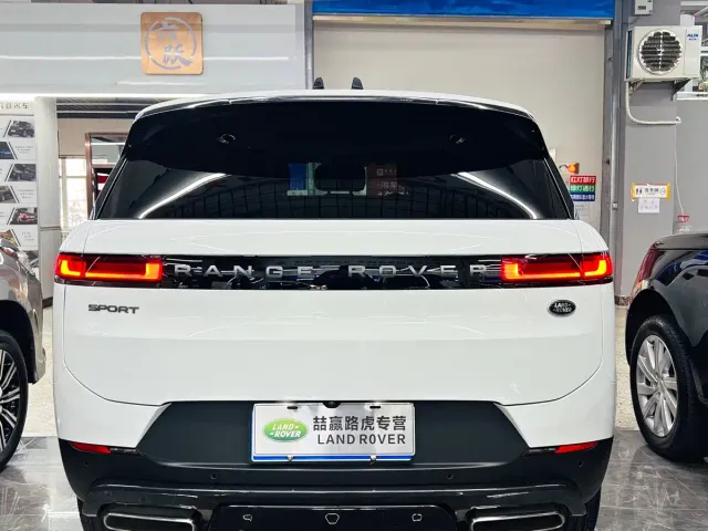 Land Rover Range Rover Sport — Фото автомобиля 8