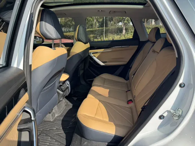 Geely Boyue L — Фото автомобиля 8