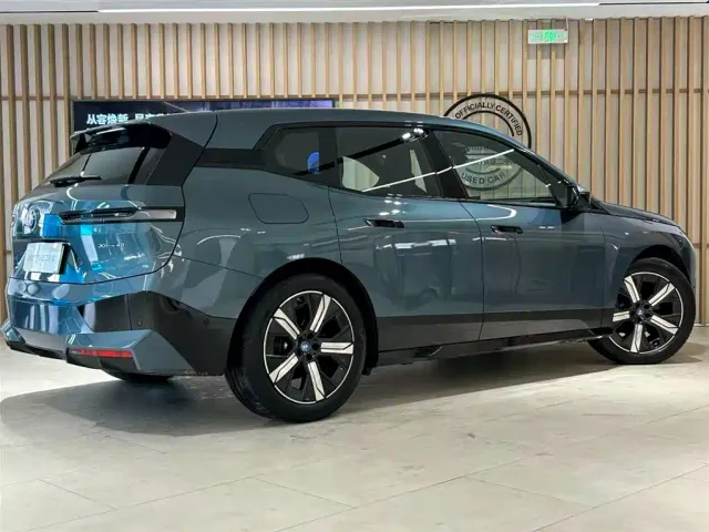 BMW iX — Фото автомобиля 12