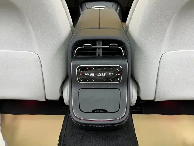 Mercedes-Benz E-Class — Фото автомобиля 10