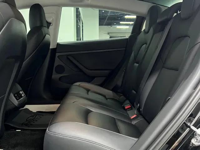 Tesla Model 3 — Фото автомобиля 11