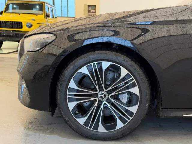 Mercedes-Benz E-Class — Фото автомобиля 7