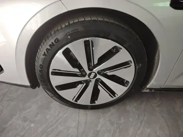 Geely Galaxy E8 — Фото автомобиля 22