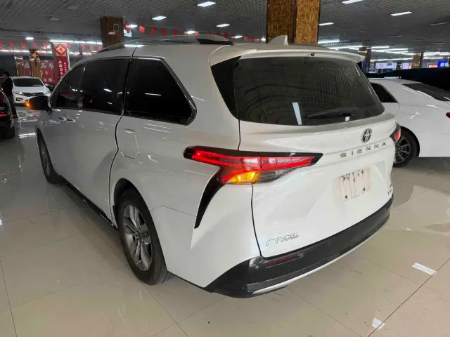 Toyota Sienna — Фото автомобиля 8