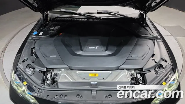 BMW i4 — Фото автомобиля 5