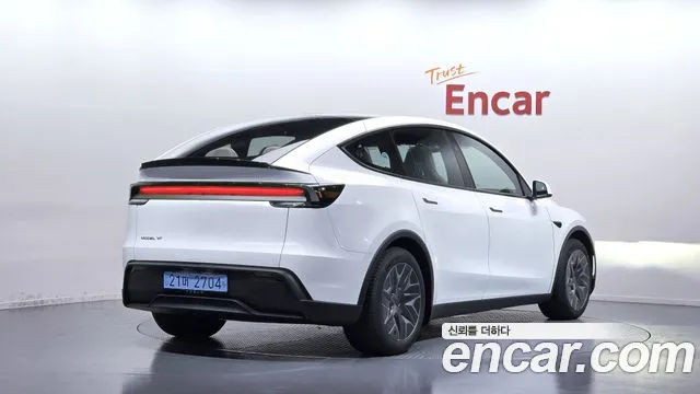 Tesla Model Y — Фото автомобиля 2