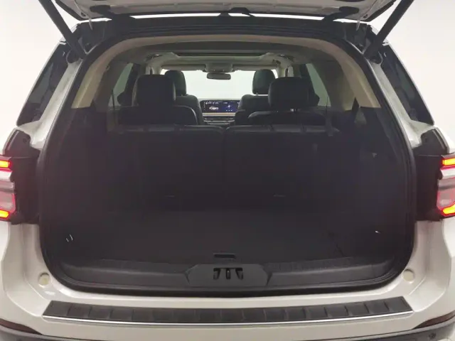 Ford Explorer — Фото автомобиля 16