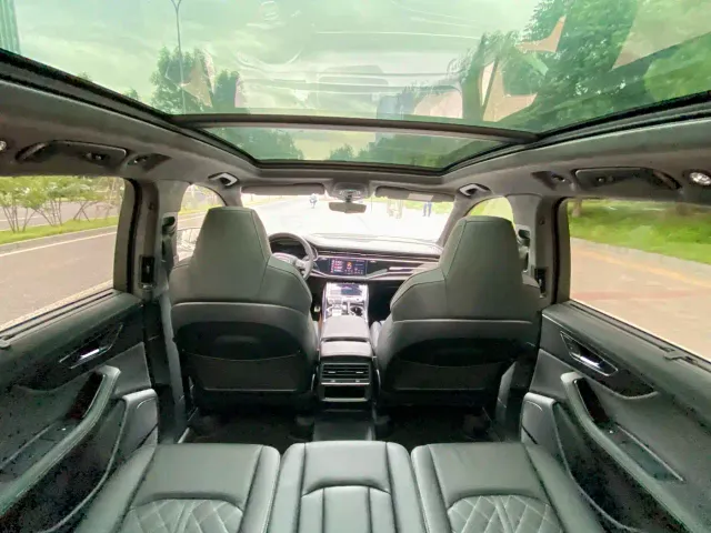 Audi SQ7 — Фото автомобиля 8
