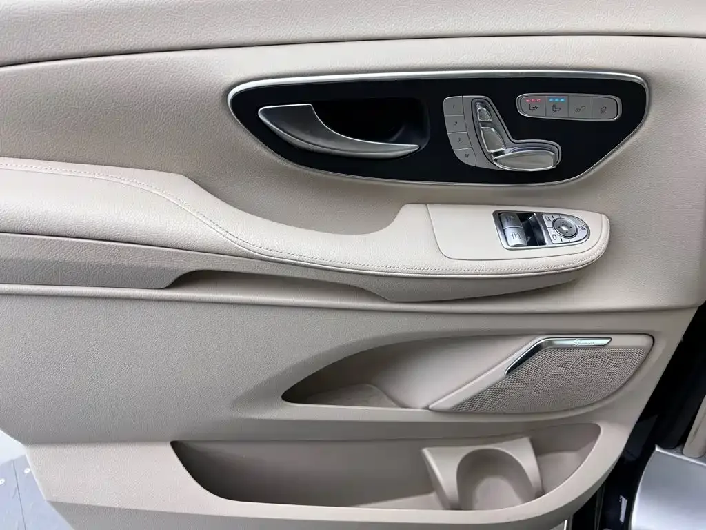 Mercedes-Benz Mercedes-Benz V-Class 2022 V 260 L Long Wheelbase Luxury Edition — Фото автомобиля 8