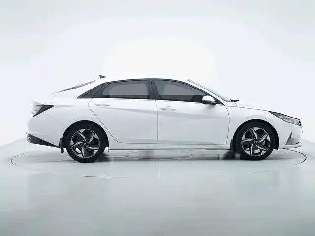 Hyundai Elantra — Фото автомобиля 5