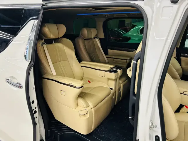 Toyota Alphard — Фото автомобиля 16