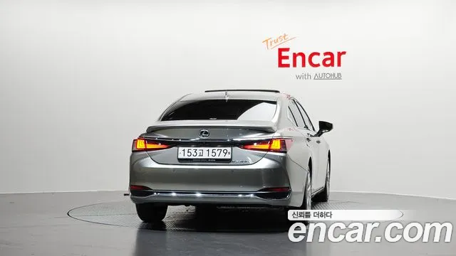 Lexus ES — Фото автомобиля 3
