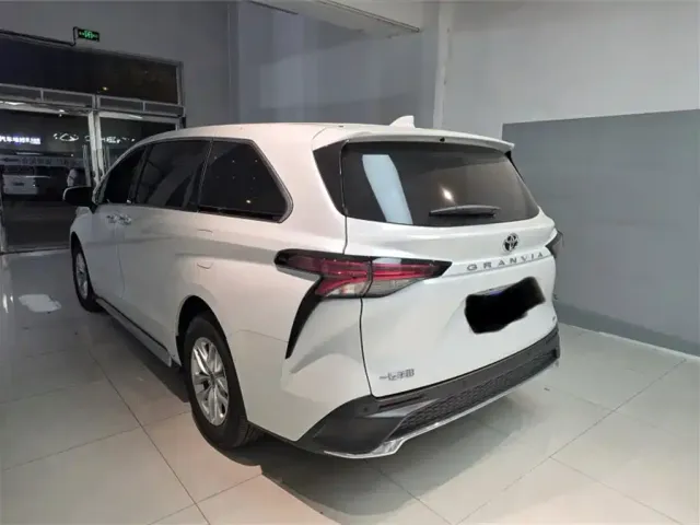 Toyota Granvia 2026 Model 2.5L Hybrid Comfort Edition — Фото автомобиля 11