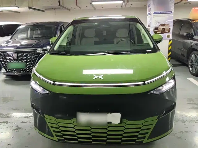 Xpeng X9 — Фото автомобиля 2