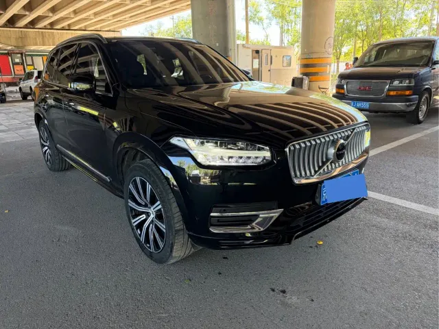 Volvo XC90 — Фото автомобиля 5