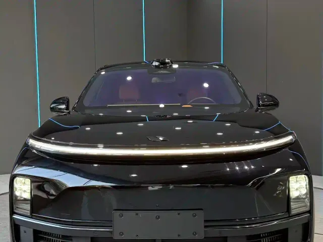 Li Auto L9 — Фото автомобиля 2
