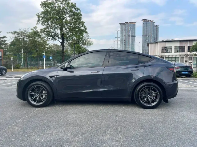 Tesla Model Y — Фото автомобиля 8