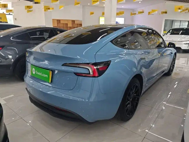 Tesla Model 3 — Фото автомобиля 6
