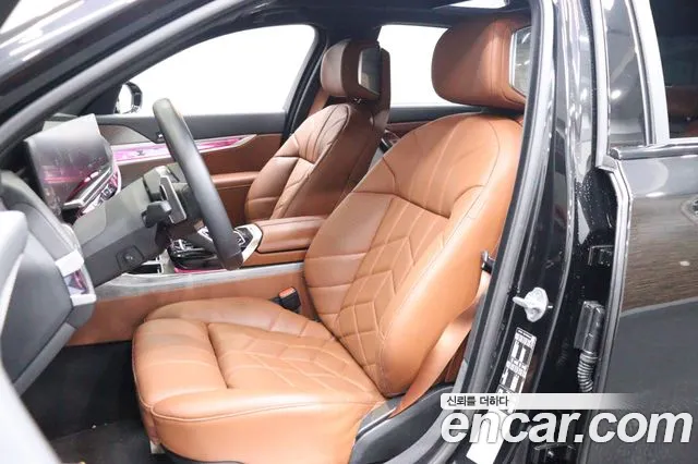 BMW 7-Series 7 серия (G70) 740i xDrive M Sport — Фото автомобиля 6