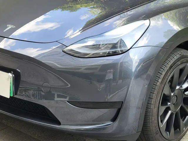 Tesla Model Y — Фото автомобиля 4