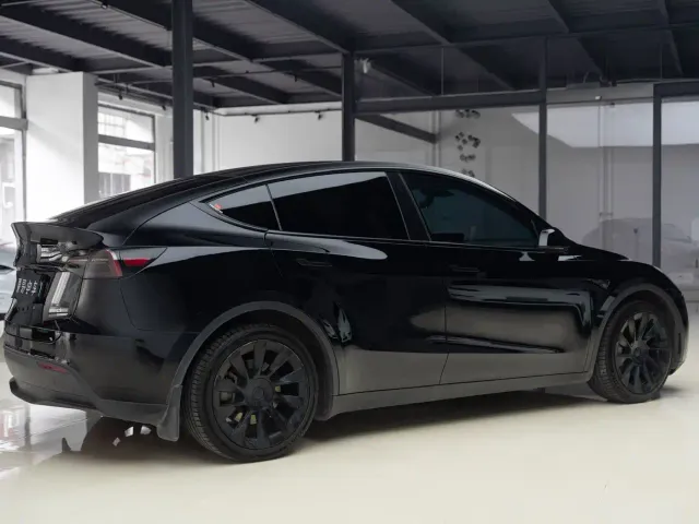 Tesla Model Y — Фото автомобиля 5