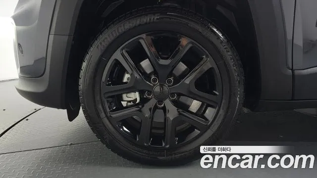 Jeep Renegade — Фото автомобиля 2
