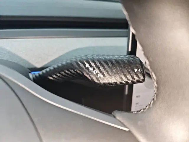 Tesla Model Y — Фото автомобиля 13
