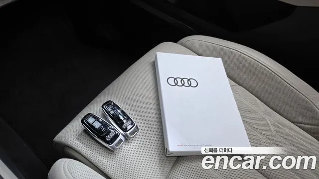 Audi e-tron — Фото автомобиля 11
