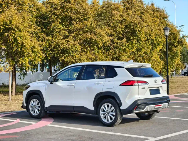 Toyota Corolla Cross — Фото автомобиля 4