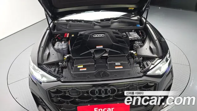 Audi Q8 55 TFSI quattro Premium — Фото автомобиля 5