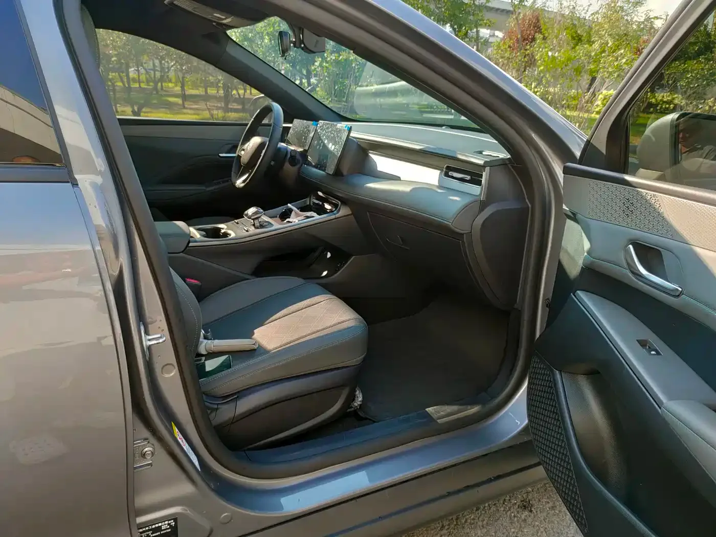 BYD Qin PLUS 2025 DM-i Smart Drive 55KM Leader — Фото автомобиля 4