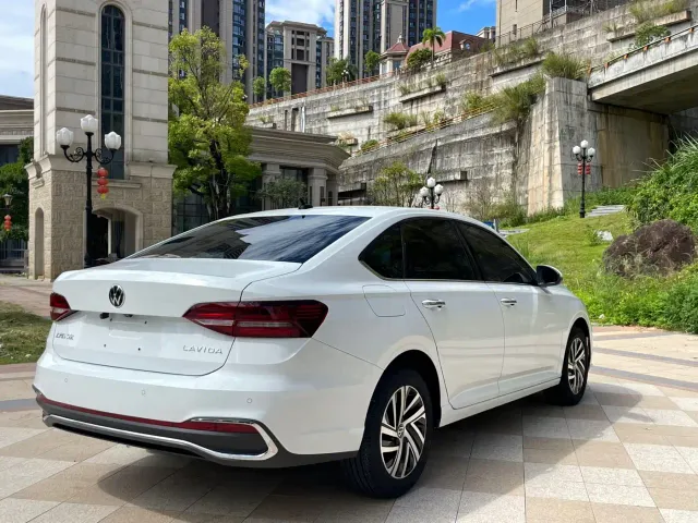 Volkswagen Lavida — Фото автомобиля 7
