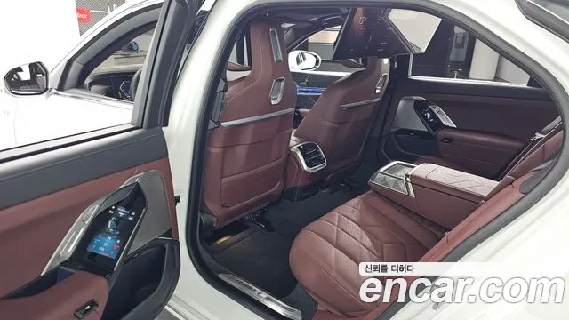 BMW 7-Series 7 серия (G70) 740i xDrive M Sport — Фото автомобиля 13