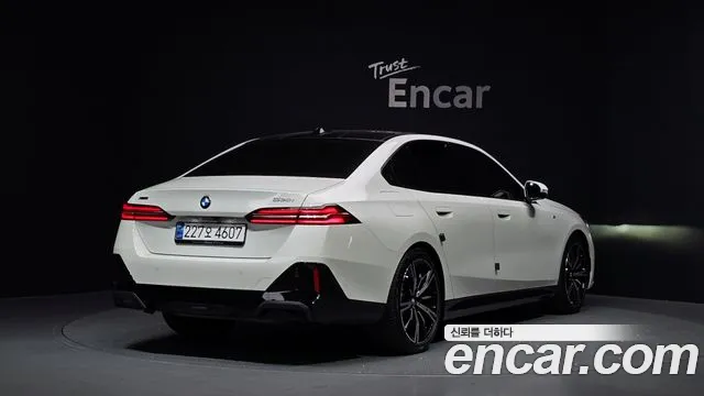 BMW 5-Series 5 серия (G60) 530i xDrive M Sport — Фото автомобиля 2