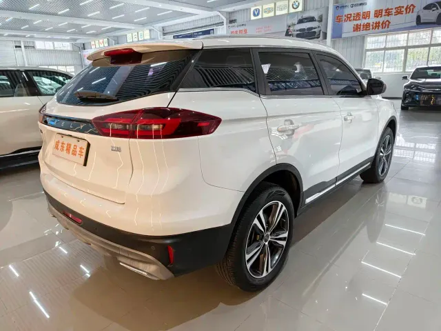 Geely Boyue — Фото автомобиля 6