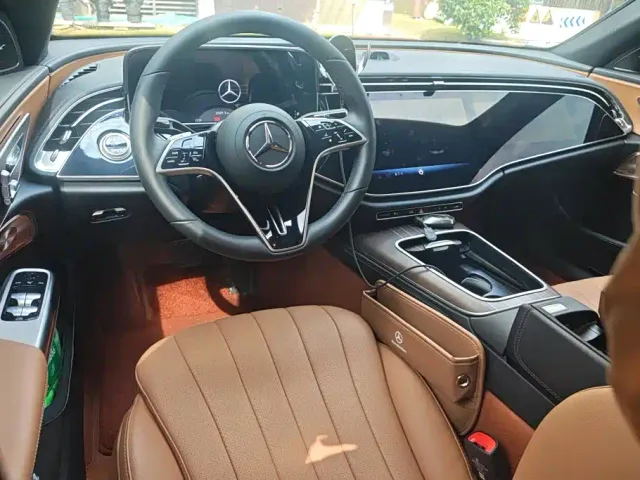 Mercedes-Benz E-Class — Фото автомобиля 12