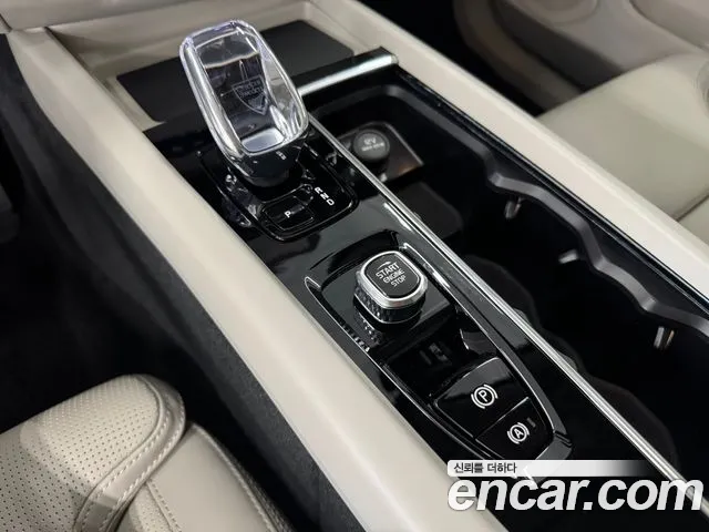 Вольво XC60 — Фото автомобиля 9