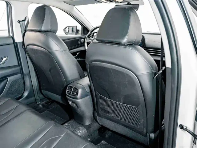 Hyundai Elantra — Фото автомобиля 19