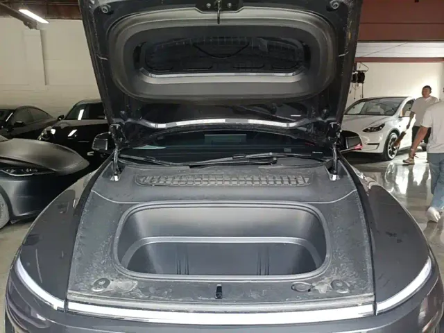 Tesla Model Y — Фото автомобиля 19