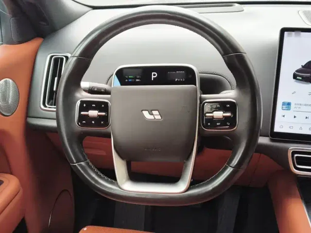 Li Auto L8 — Фото автомобиля 2