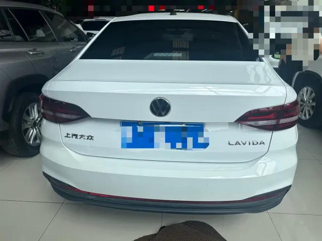 Volkswagen Lavida — Фото автомобиля 8