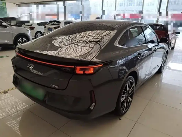 Changan Qiyuan A05 — Фото автомобиля 6